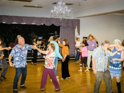 BB 04 LARGE GROUP OF DANCERS